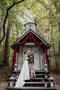 Hoskins_Terrazas_Star Noir Studio_Macabre Nature Micro Wedding_0050_low