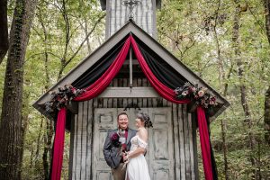 Hoskins_Terrazas_Star Noir Studio_Macabre Nature Micro Wedding_0058_low