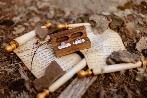 Shoul_Shoul_In Love and Adventure - Elopement Photography_telluride-hiking-elopement-2_low