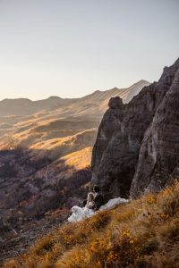 Shoul_Shoul_In Love and Adventure - Elopement Photography_telluride-hiking-elopement-3_low