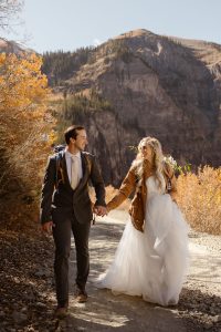 Shoul_Shoul_In Love and Adventure - Elopement Photography_telluride-hiking-elopement-22_low