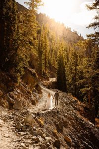 Shoul_Shoul_In Love and Adventure - Elopement Photography_telluride-hiking-elopement-31_low