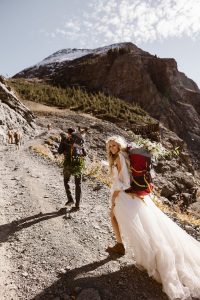 Shoul_Shoul_In Love and Adventure - Elopement Photography_telluride-hiking-elopement-39_low