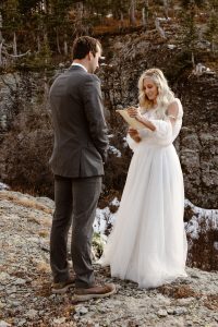 Shoul_Shoul_In Love and Adventure - Elopement Photography_telluride-hiking-elopement-50_low