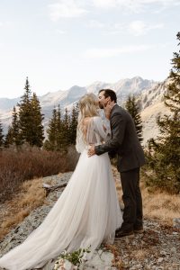 Shoul_Shoul_In Love and Adventure - Elopement Photography_telluride-hiking-elopement-53_low