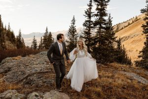 Shoul_Shoul_In Love and Adventure - Elopement Photography_telluride-hiking-elopement-65_low