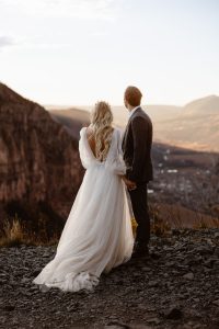 Shoul_Shoul_In Love and Adventure - Elopement Photography_telluride-hiking-elopement-79_low