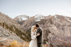 Shoul_Shoul_In Love and Adventure - Elopement Photography_telluride-hiking-elopement-80_low