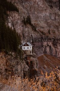 Shoul_Shoul_In Love and Adventure - Elopement Photography_telluride-hiking-elopement-90_low