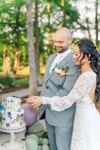 Cottagecore Wedding in the Gardens of Low Meadows Estate_The Lilac Lion Photography_LEO01440_low