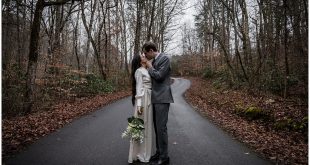Rebecca and Samuel's Chic Winter Micro Wedding at Chapel in the Hollow
