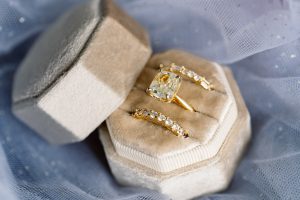 Walleck_Kapusta_Lauren Ashley Studios_Lauren-Ashley-Studios-Lakeside-Wedding-2_low Katie and Kyle’s Luxurious Lakeside Wedding