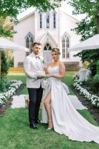 danielle-cargill-photogaphy-lillies-bloom-floral Luxury Garden Picnic Wedding Styled Shoot
