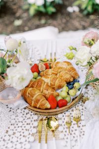 danielle-cargill-photogaphy-lillies-bloom-floral Luxury Garden Picnic Wedding Styled Shoot