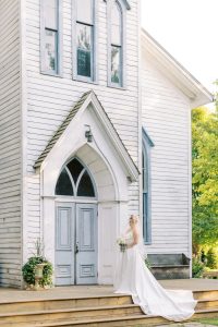 danielle-cargill-photogaphy-lillies-bloom-floral Luxury Garden Picnic Wedding Styled Shoot