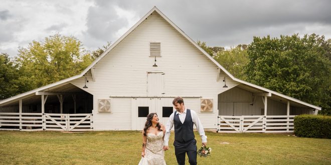 Mary Beth and Seth's Intimate Spring Wedding Portraits at Historic Oak View County Park