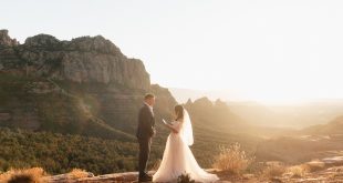 Timeless Styled Shoot Elopement in the Red Rocks of the Sedona Desert
