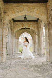 Sophisticated Styled Shoot at Northwestern University's SAE Chapel